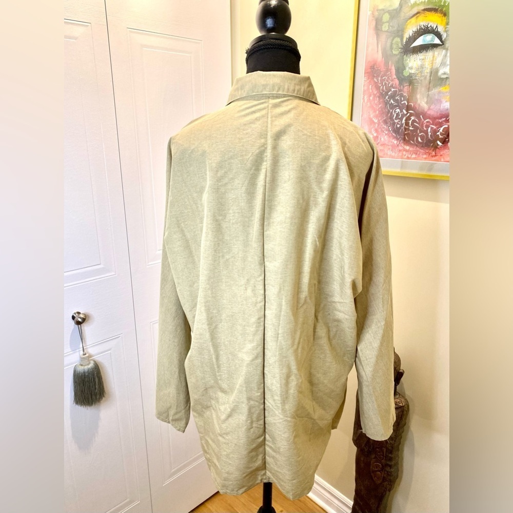 Misslook poly-cotton putty color shirt v-neck & collar/ Pockets & buttons
NWOT - Picture 3 of 11